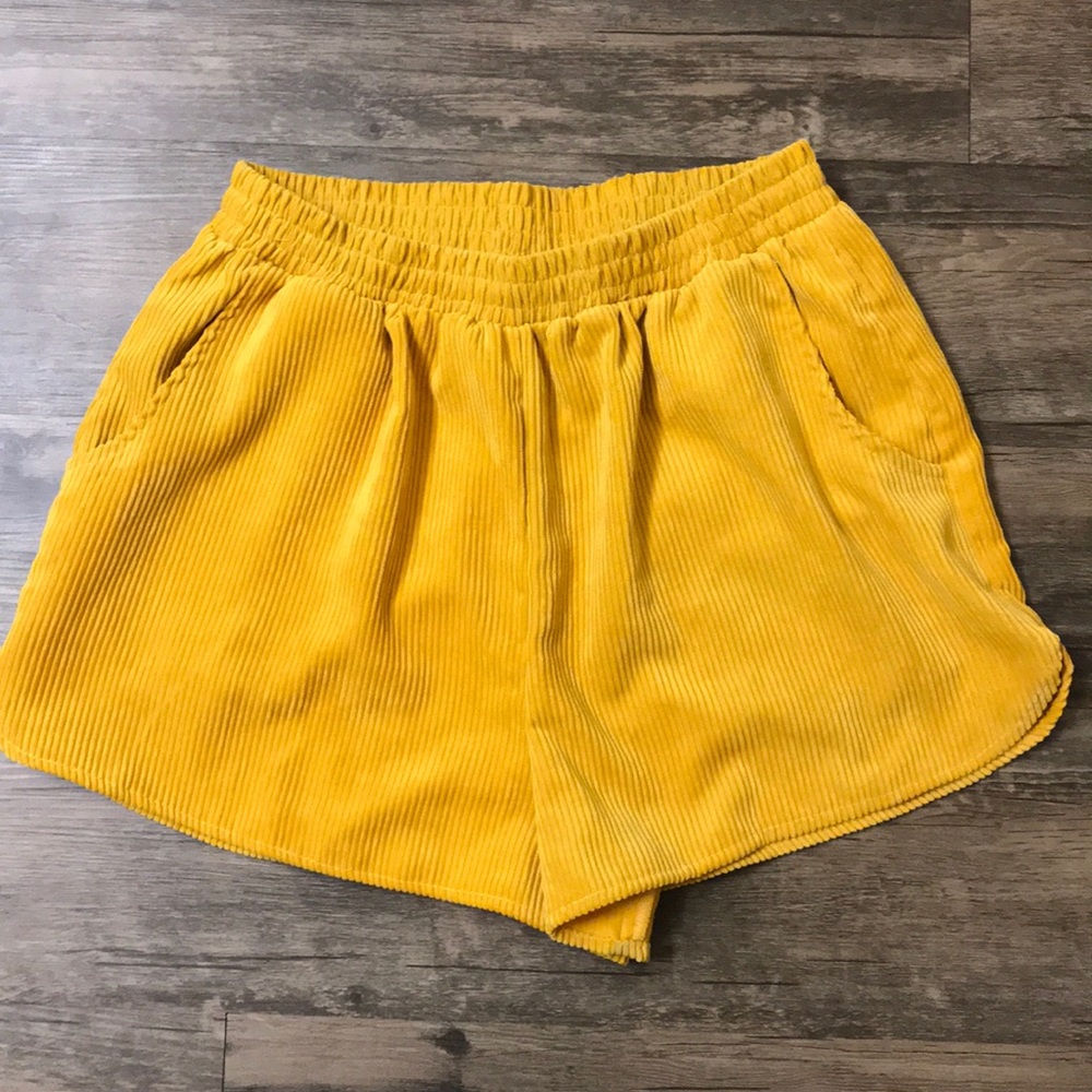 Adorable yellow corduroy shorts